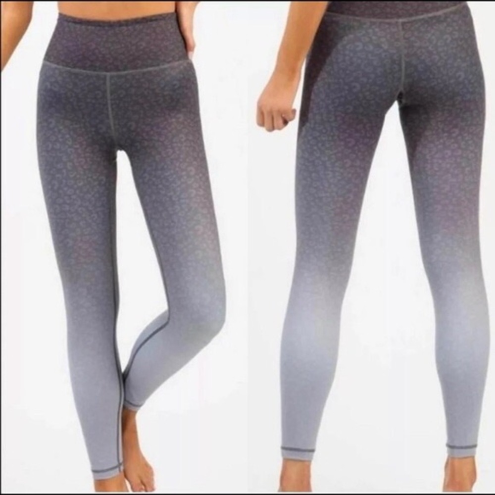 Zyia Gray Leopard Ombre Light N Tight 24” Leggings - 4